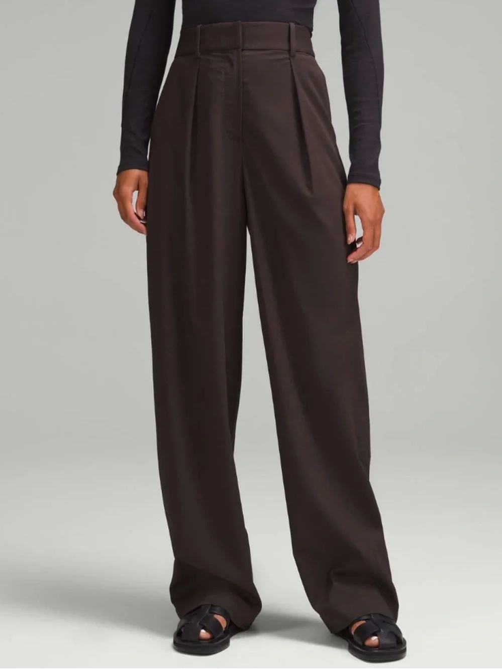 EUC Lululemon Pleat-Front High-Rise Trouser *Short. Color Espresso. Size 6